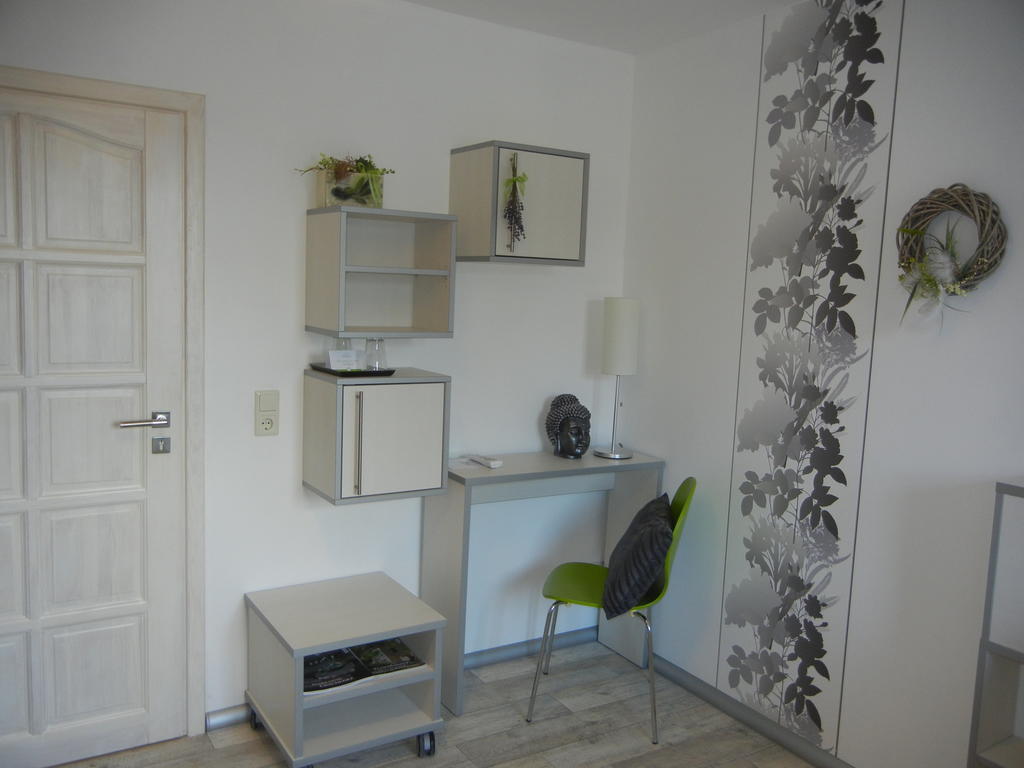 Gutshof Zum Adlernest Otel Arnsnesta Oda fotoğraf