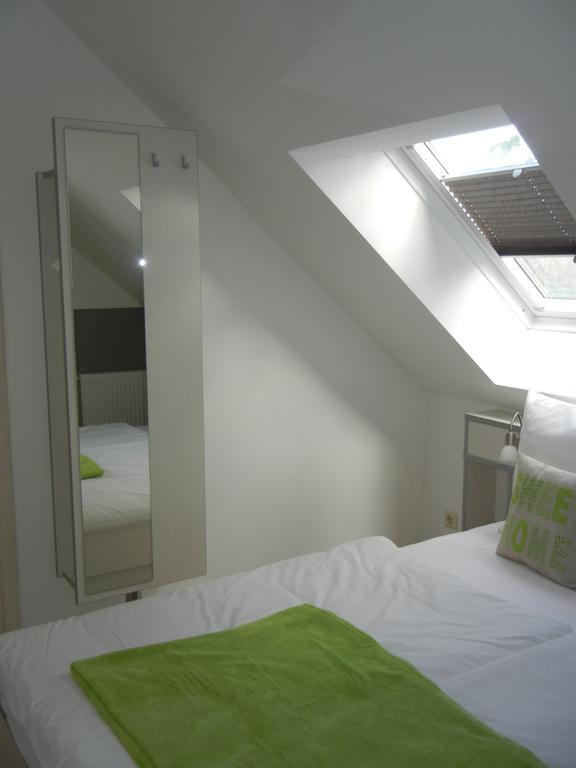 Gutshof Zum Adlernest Otel Arnsnesta Oda fotoğraf